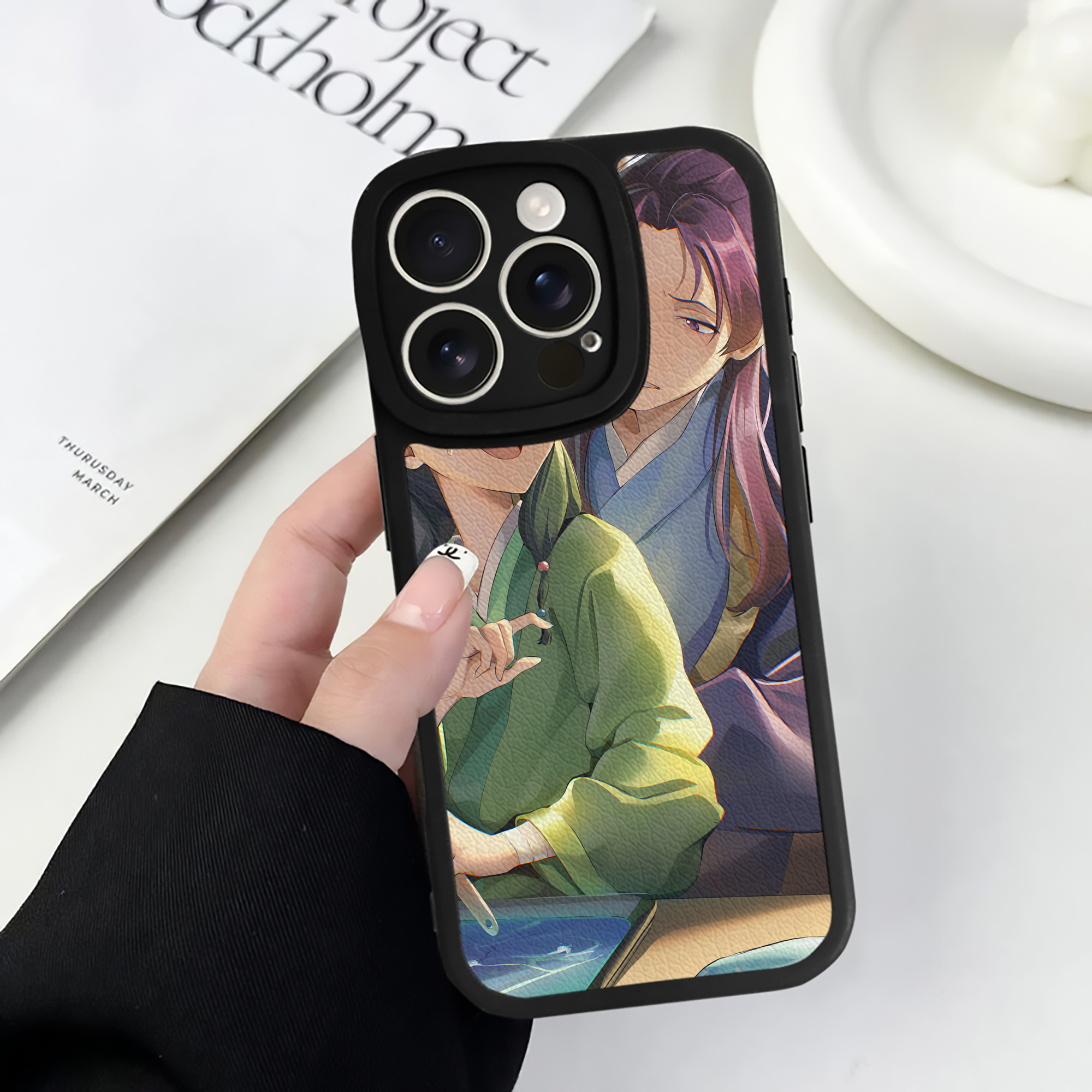 （画像用） 薬屋のひとりごと The Apothecary Diaries 【iPhone 16シリーズ対応】シリコンスマホケース（レザー調） 材質：シリコン